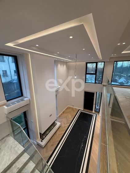 Apartament cu 4 camere decomandat în Sisești