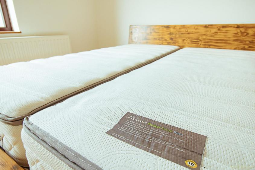 Casă individuală cu 5 camere decomandat cu Canalizare în Stupini