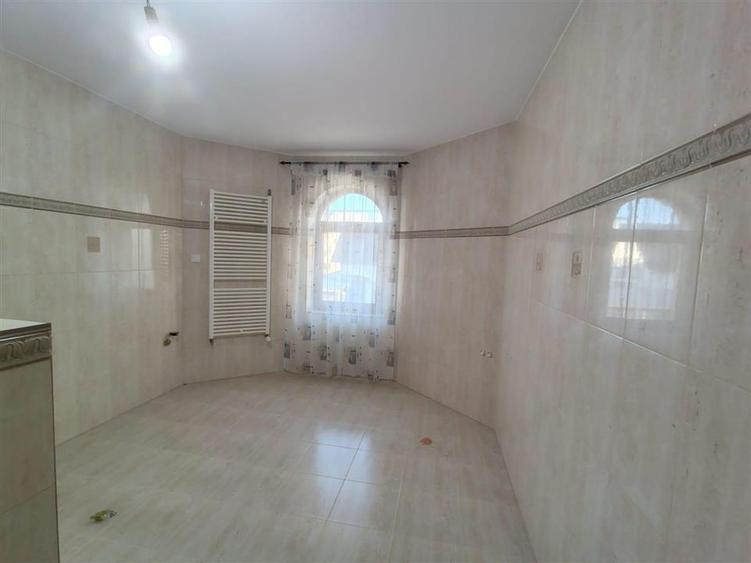 Casă individuală cu 7 camere cu Teren 800 Mp în Sfântu Ilie