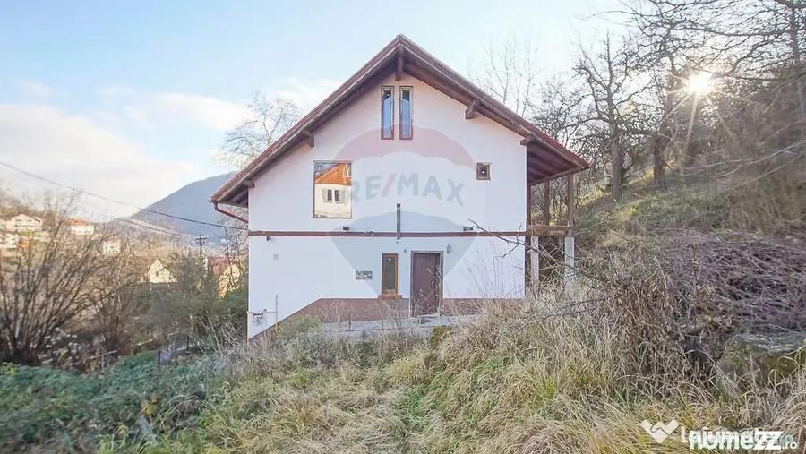 Casă cu 2 camere cu Teren 1000 Mp în Central
