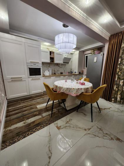 Apartament cu 3 camere semidecomandat, mobilat în Florești — fotografia 1