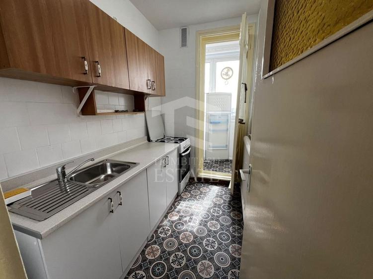 Apartament cu 3 camere semidecomandat, mobilat în Drumul Taberei