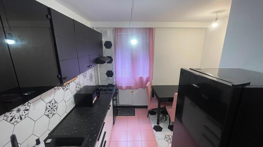 Apartament cu 3 camere decomandat în Drumul Taberei — fotografia 1