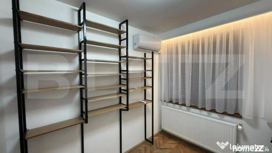 Apartament cu 4 camere decomandat în Central