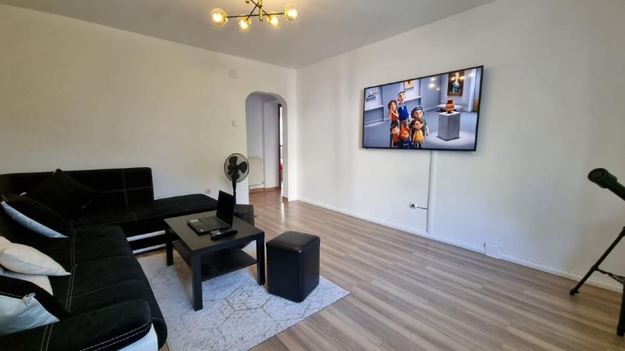 Apartament cu 3 camere decomandat, mobilat în Central
