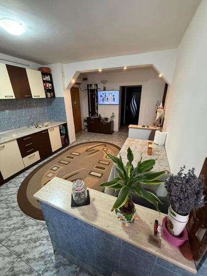 Apartament cu 3 camere decomandat, mobilat în 1 Mai