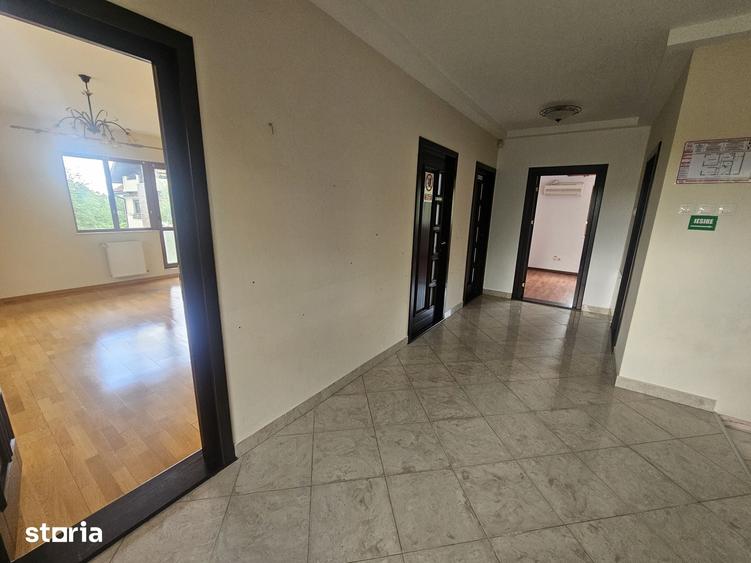 Casă cu 8 camere cu Teren 1500 Mp în Valea Lupului