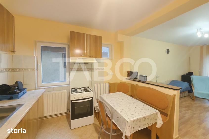 Apartament cu 3 camere decomandat, mobilat în Turnișor