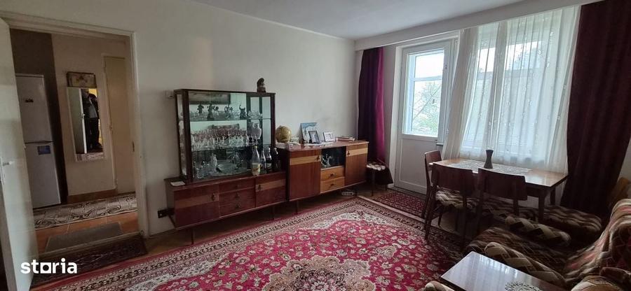 Apartament cu 3 camere semidecomandat în Trivale