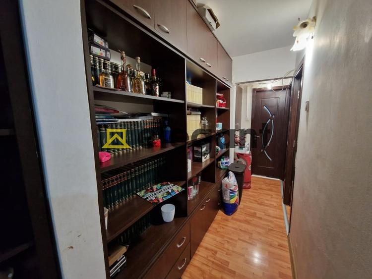 Apartament cu 4 camere semidecomandat, mobilat în Craiovița Nouă