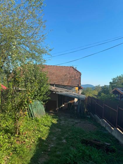 Casă cu 3 camere decomandat în Central