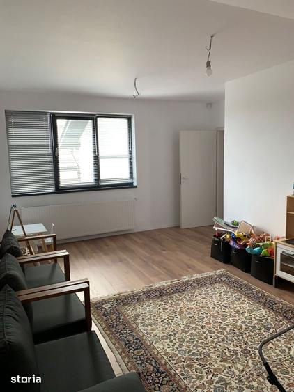 Casă cu 5 camere cu Teren 556 Mp în Exterior Vest