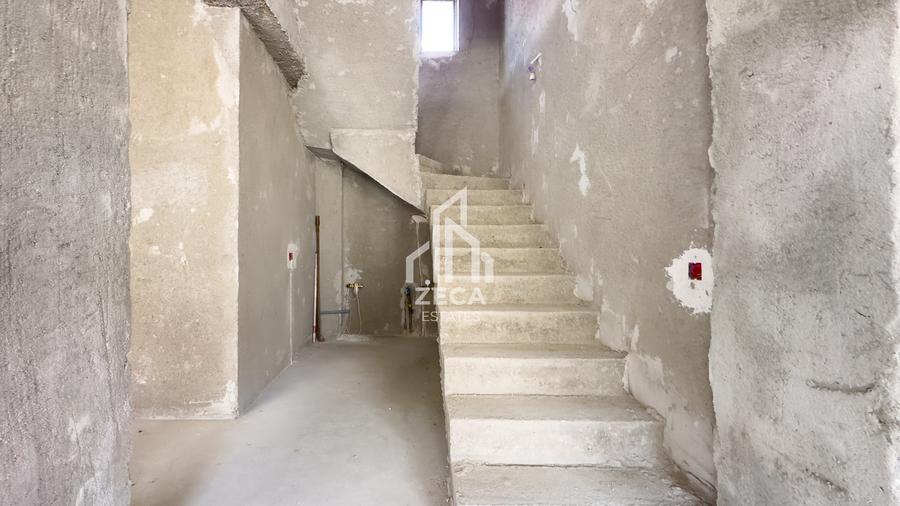 Casă individuală cu 7 camere cu Canalizare în Andronache