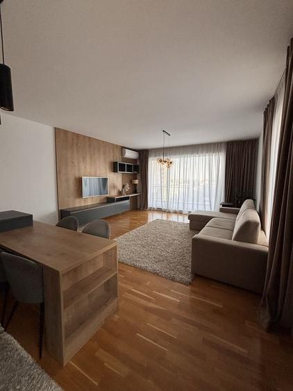 Apartament cu 3 camere semidecomandat în Herăstrău