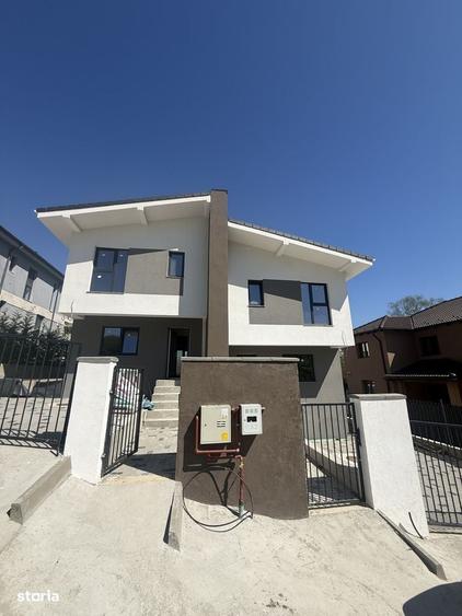 Casă cu 4 camere semidecomandat în Tăuți