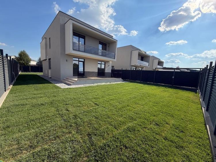 Casă individuală cu 5 camere cu Garaj în Corbeanca