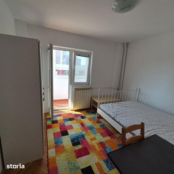 Apartament cu 3 camere decomandat în Tei