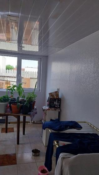 Casă individuală cu 4 camere cu Canalizare în Est