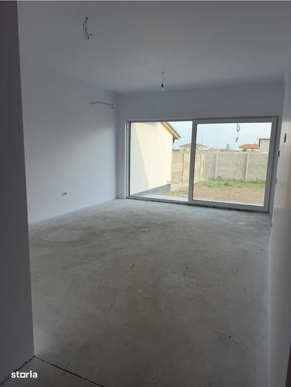 Casă cu 4 camere în Sânandrei