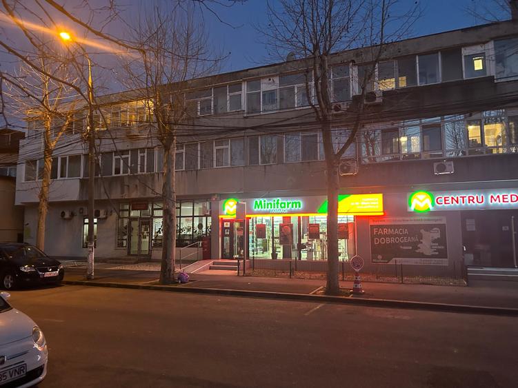 Vind spatiu comercial in centrul Eforie Nord de vanzare - 2