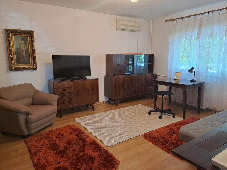 Garsonieră decomandată în Central