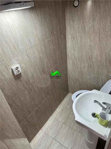 Casă individuală cu 11 camere cu Teren 80 Mp în Piața Cluj