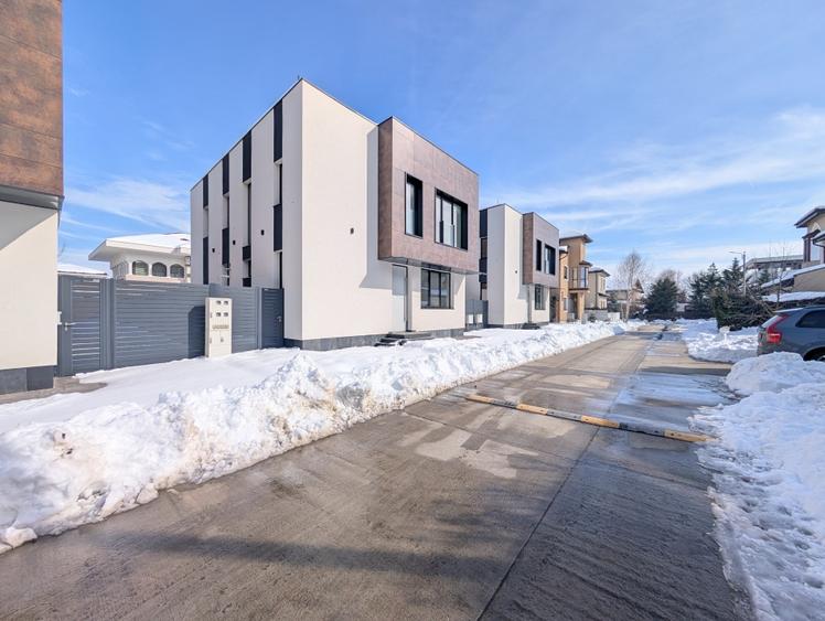 Casă individuală cu 5 camere cu Canalizare în Corbeanca