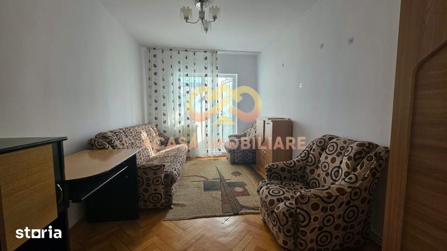 Apartament cu 3 camere decomandat în Nicolina