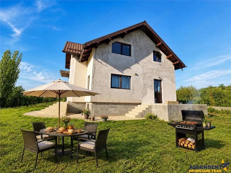 Casă cu Teren 1532 Mp în Șinca