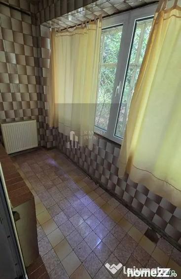 Apartament cu 2 camere decomandat în Titan