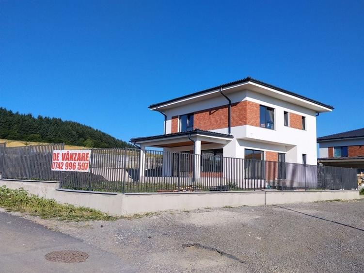 Casă cu 4 camere în Chinteni