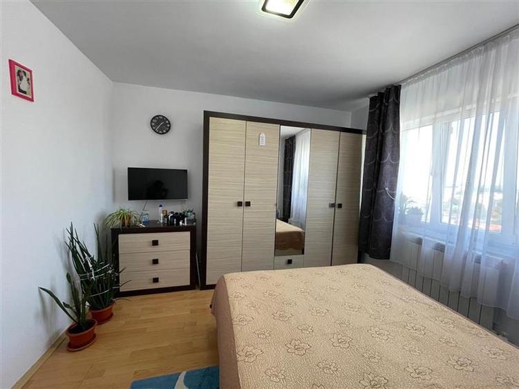 Apartament cu 3 camere decomandat, mobilat în Central