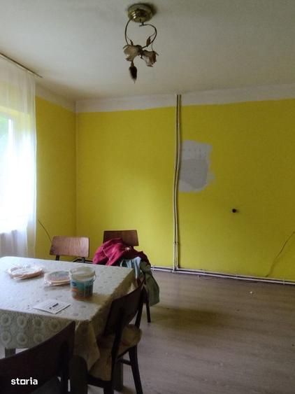 Casă cu 3 camere în Valea Roșie