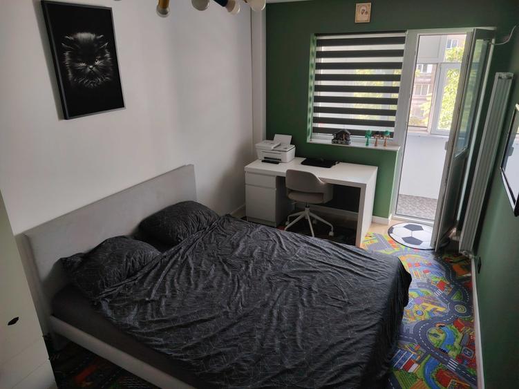 Apartament cu 3 camere semidecomandat în Central