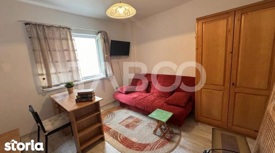 Apartament cu 4 camere semidecomandat, mobilat în Est