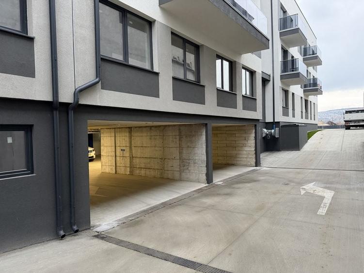 Apartament cu 3 camere decomandat în Aeroport