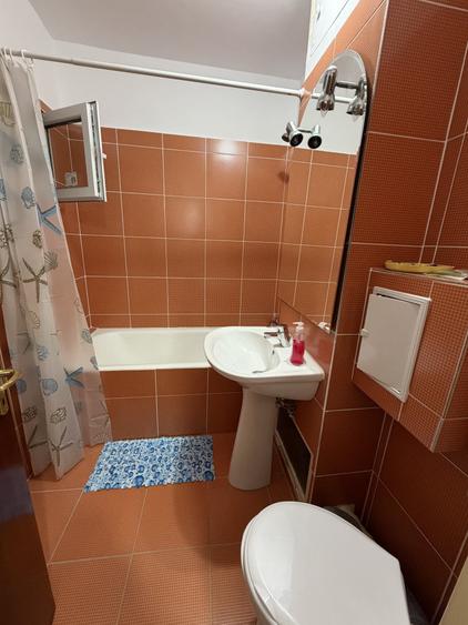 Apartament cu 3 camere decomandat, mobilat în Alexandru Obregia