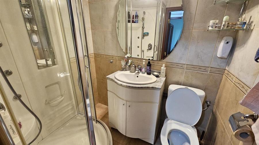 Apartament cu 3 camere decomandat, mobilat în Brâncoveanu
