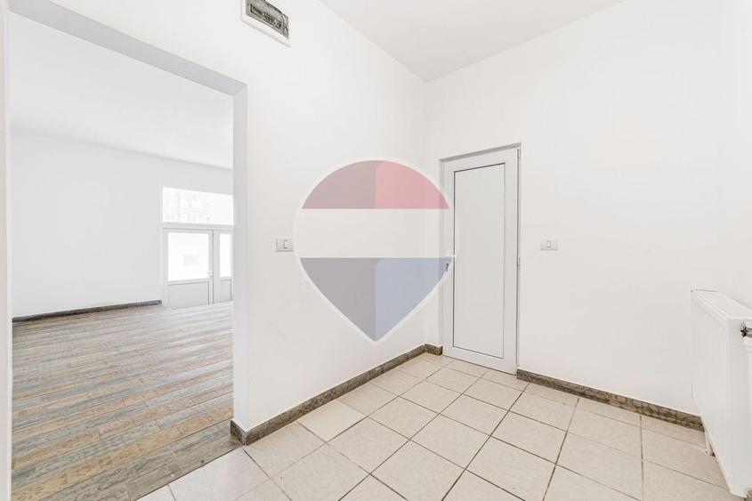 Birou, de 33 mp, în UTA