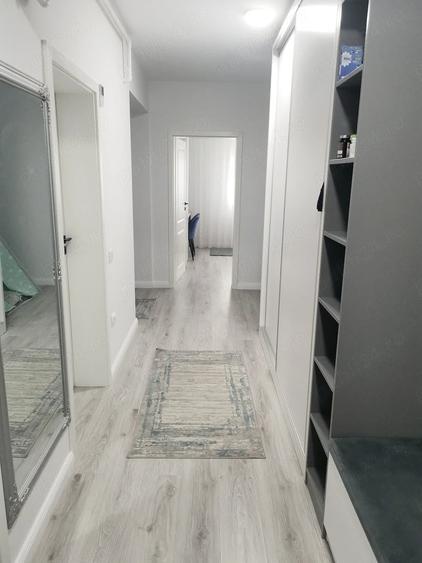 Apartament cu 3 camere semidecomandat în Sud