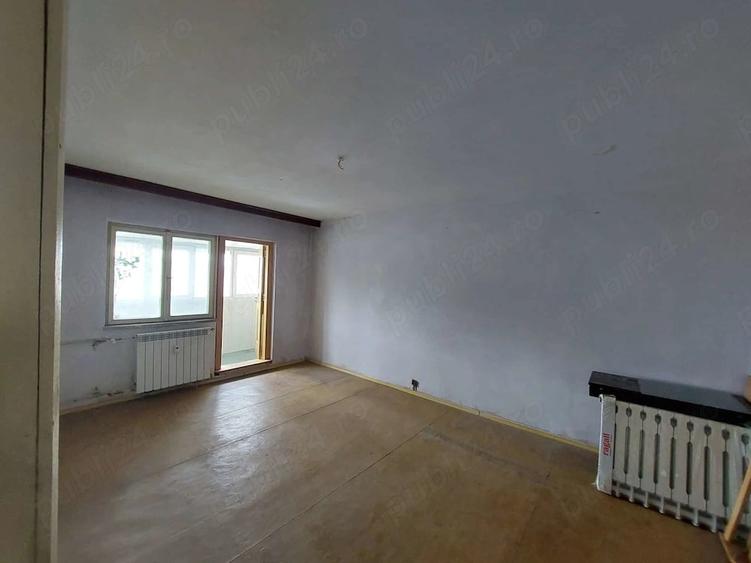 Apartament cu 3 camere decomandat în Rovine