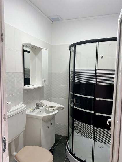 Casă cu 4 camere în Petricani