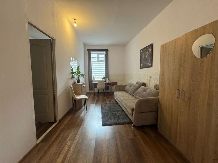 Apartament cu 2 camere semidecomandat, mobilat în Central — fotografia 3