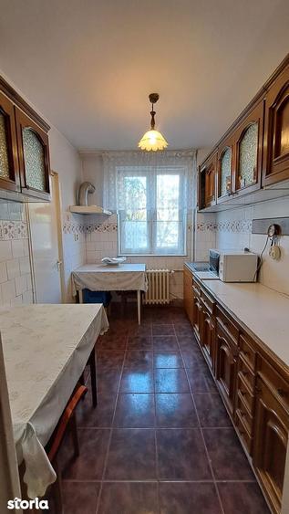 Apartament cu 3 camere semidecomandat în Decebal