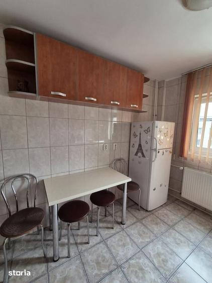 Apartament cu 3 camere decomandat în Dristor