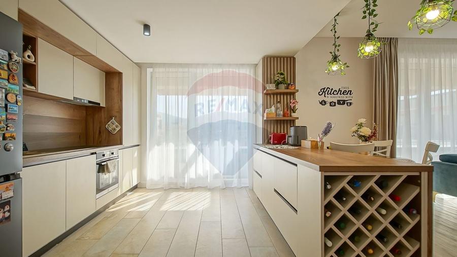 Penthouse cu 4 camere decomandat în Tractorul