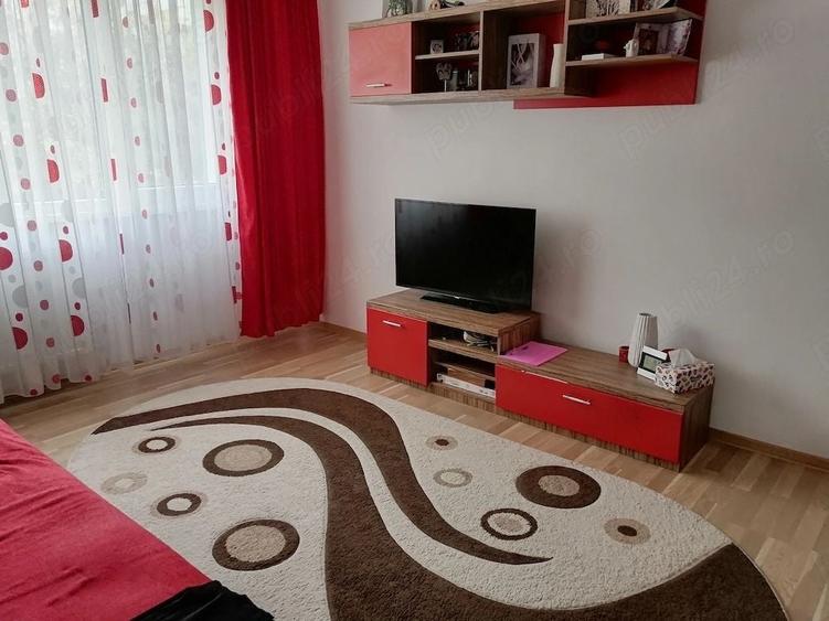 Apartament cu 3 camere semidecomandat, mobilat în Berceni