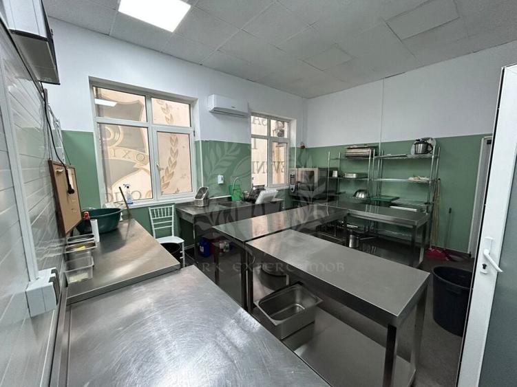 Spațiu comercial, de 1,000 mp, în Central