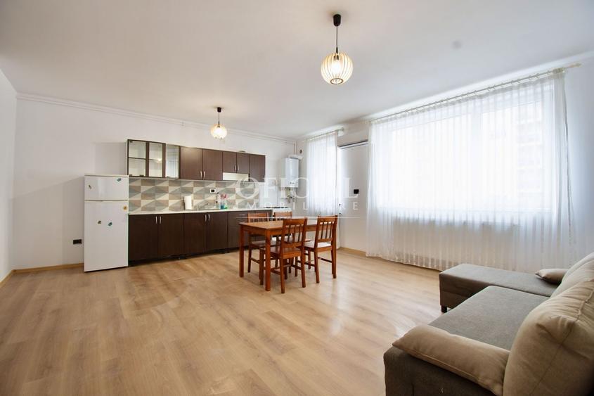 Apartament cu 3 camere semidecomandat, mobilat în Florești
