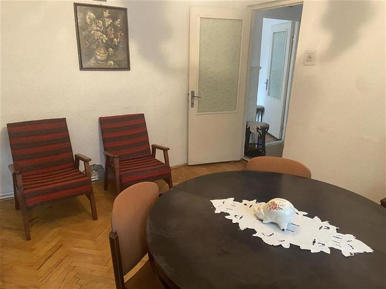 Apartament cu 3 camere decomandat în Sud